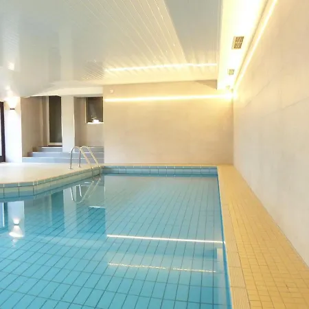 Modern In With Swimming Pool Apartment *