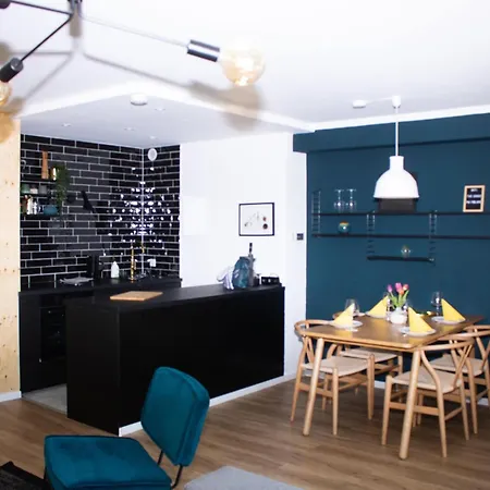 Modern In With Swimming Pool Apartment *